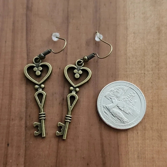 Vintage Key Earrings - Picture 1 of 1